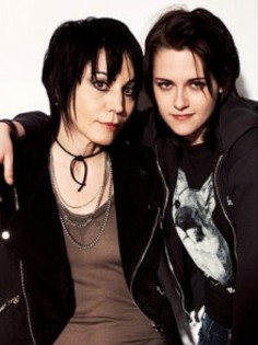 ea este - mama lui kristen stewart