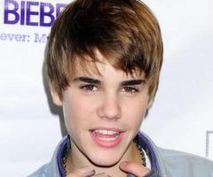 424292_10150627455414209_93489819208_9383175_473039130_n_thumb - Justin Bieber