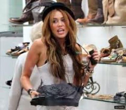 tataa!!!! [ ii sari in brate ]