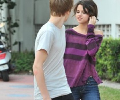 materia_justin3_201210_thumb - Justin Biber and Selena Gomez