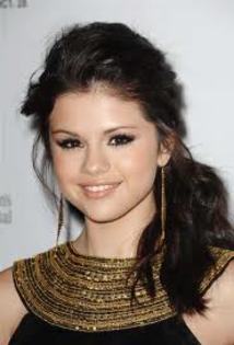 Selena Gomez as Vanessa Tonkin - The Famous Girl 2