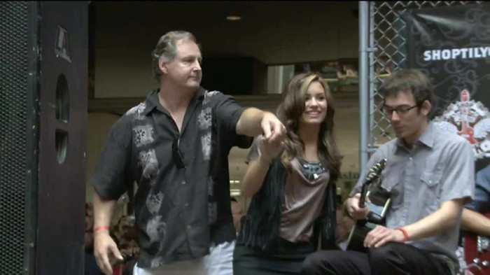 Demi Lovato  Live at Glendale Galleria  in LA for Cambio in HD 00001