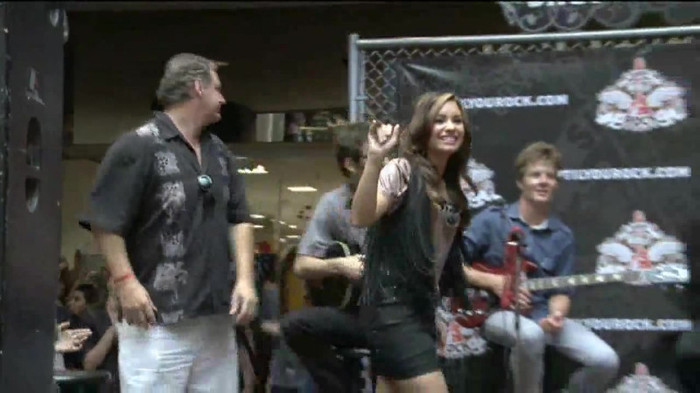 Demi Lovato  Live at Glendale Galleria  in LA for Cambio in HD 00036