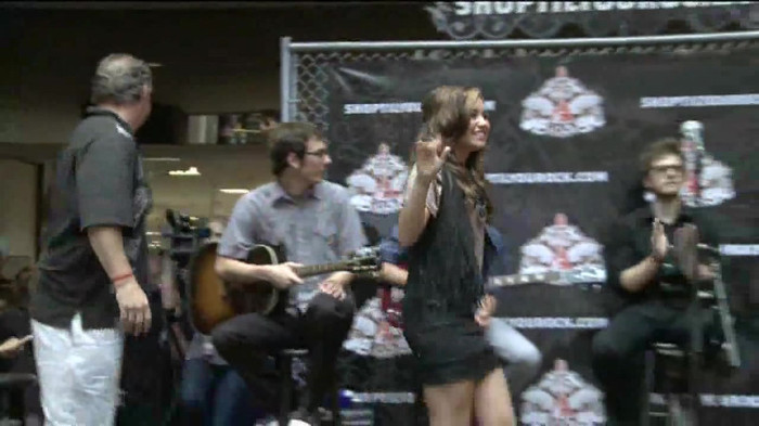 Demi Lovato  Live at Glendale Galleria  in LA for Cambio in HD 00047