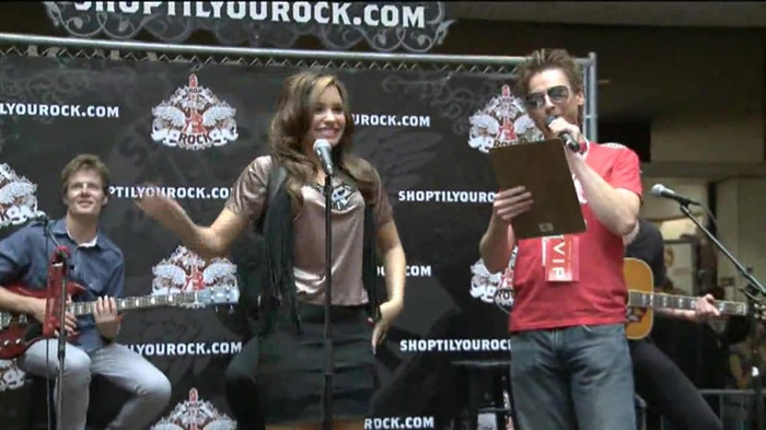 Demi Lovato  Live at Glendale Galleria  in LA for Cambio in HD 00115