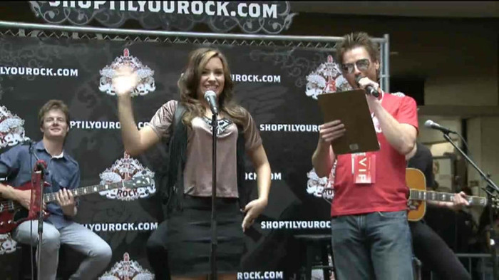Demi Lovato  Live at Glendale Galleria  in LA for Cambio in HD 00124 - Demilush - Live at Glendale Galleria in LA for Cambio