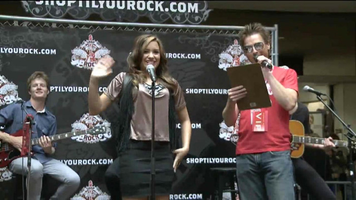 Demi Lovato  Live at Glendale Galleria  in LA for Cambio in HD 00128
