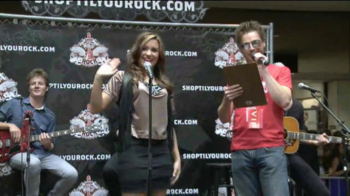Demi Lovato  Live at Glendale Galleria  in LA for Cambio in HD 00147