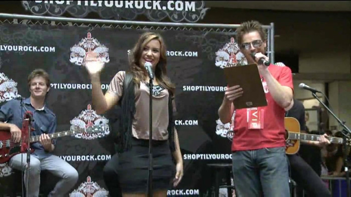 Demi Lovato  Live at Glendale Galleria  in LA for Cambio in HD 00150