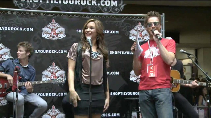 Demi Lovato  Live at Glendale Galleria  in LA for Cambio in HD 00163 - Demilush - Live at Glendale Galleria in LA for Cambio