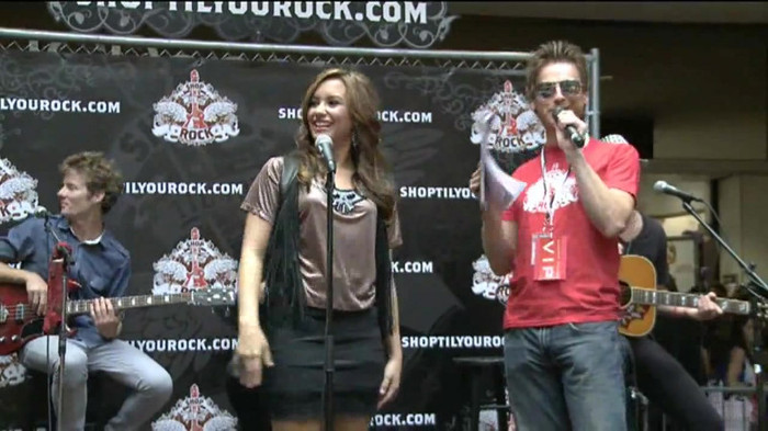 Demi Lovato  Live at Glendale Galleria  in LA for Cambio in HD 00166 - Demilush - Live at Glendale Galleria in LA for Cambio