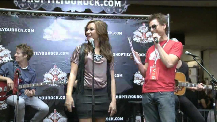 Demi Lovato  Live at Glendale Galleria  in LA for Cambio in HD 00178