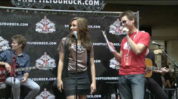 Demi Lovato  Live at Glendale Galleria  in LA for Cambio in HD 00185 - Demilush - Live at Glendale Galleria in LA for Cambio