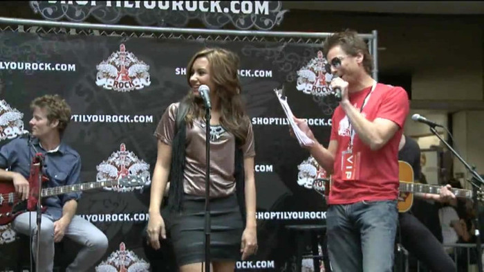 Demi Lovato  Live at Glendale Galleria  in LA for Cambio in HD 00189 - Demilush - Live at Glendale Galleria in LA for Cambio