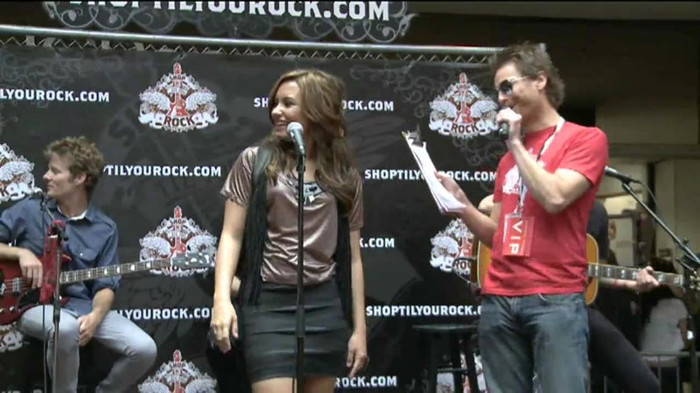 Demi Lovato  Live at Glendale Galleria  in LA for Cambio in HD 00198 - Demilush - Live at Glendale Galleria in LA for Cambio