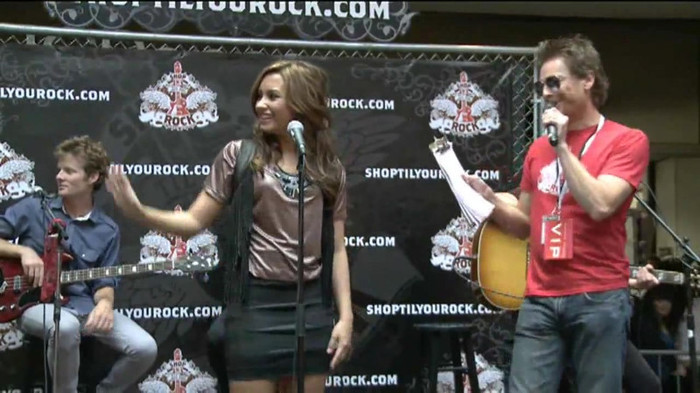 Demi Lovato  Live at Glendale Galleria  in LA for Cambio in HD 00215