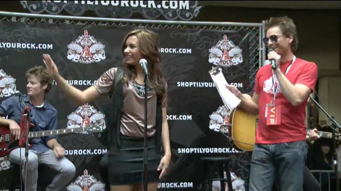 Demi Lovato  Live at Glendale Galleria  in LA for Cambio in HD 00218