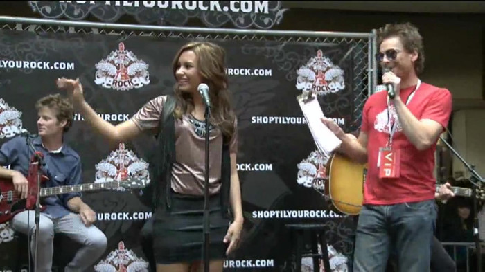 Demi Lovato  Live at Glendale Galleria  in LA for Cambio in HD 00219