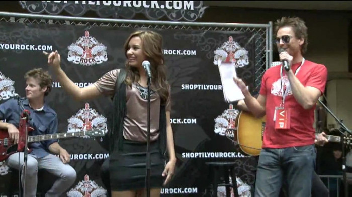 Demi Lovato  Live at Glendale Galleria  in LA for Cambio in HD 00222