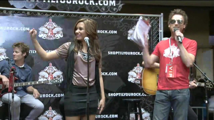 Demi Lovato  Live at Glendale Galleria  in LA for Cambio in HD 00228