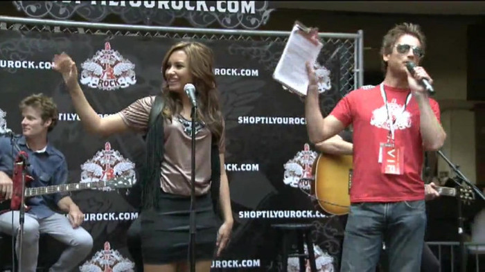 Demi Lovato  Live at Glendale Galleria  in LA for Cambio in HD 00236