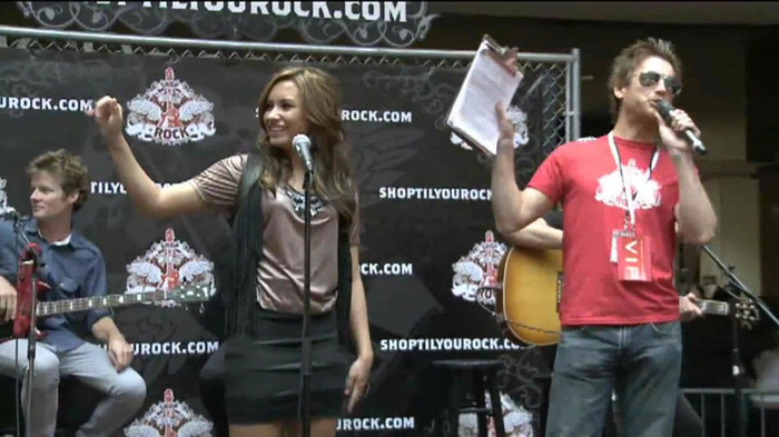 Demi Lovato  Live at Glendale Galleria  in LA for Cambio in HD 00238