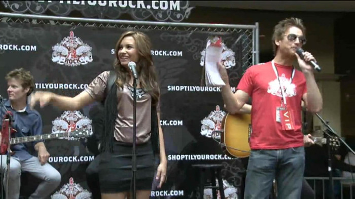 Demi Lovato  Live at Glendale Galleria  in LA for Cambio in HD 00249