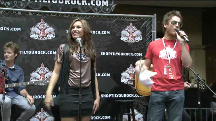 Demi Lovato  Live at Glendale Galleria  in LA for Cambio in HD 00259