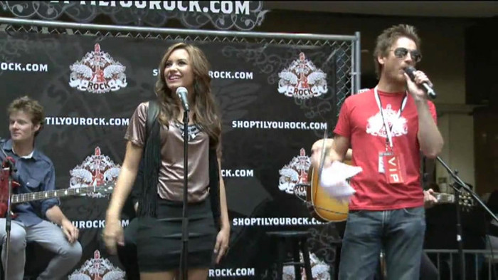 Demi Lovato  Live at Glendale Galleria  in LA for Cambio in HD 00260