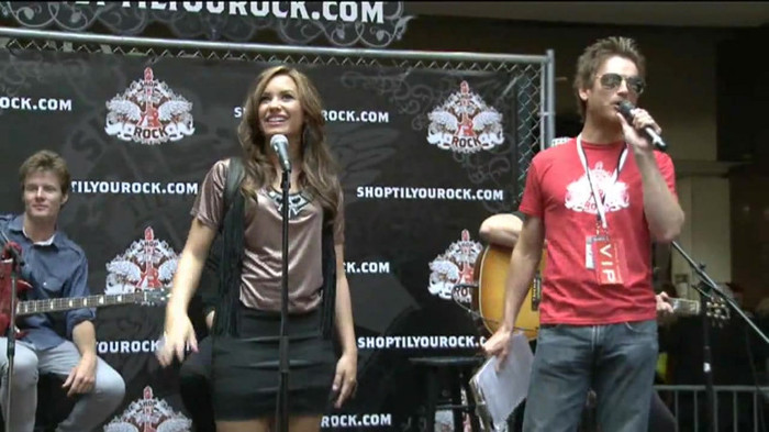 Demi Lovato  Live at Glendale Galleria  in LA for Cambio in HD 00272
