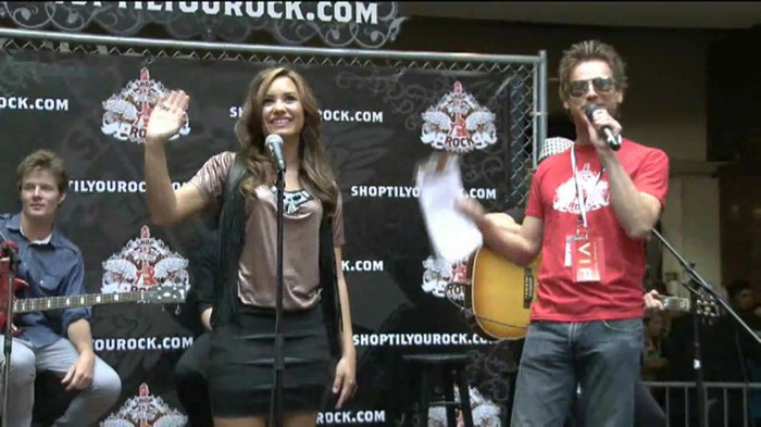 Demi Lovato  Live at Glendale Galleria  in LA for Cambio in HD 00284