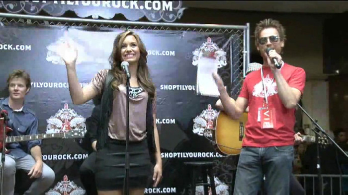 Demi Lovato  Live at Glendale Galleria  in LA for Cambio in HD 00287