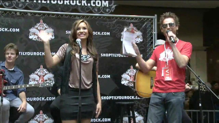 Demi Lovato  Live at Glendale Galleria  in LA for Cambio in HD 00289