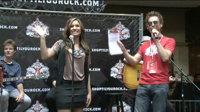 Demi Lovato  Live at Glendale Galleria  in LA for Cambio in HD 00294