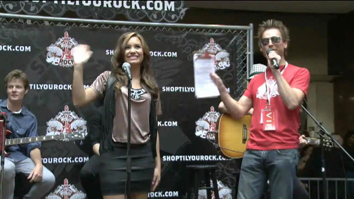 Demi Lovato  Live at Glendale Galleria  in LA for Cambio in HD 00297