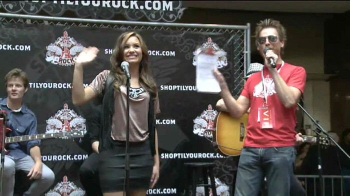 Demi Lovato  Live at Glendale Galleria  in LA for Cambio in HD 00298