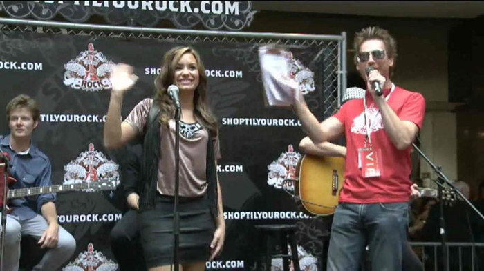 Demi Lovato  Live at Glendale Galleria  in LA for Cambio in HD 00306