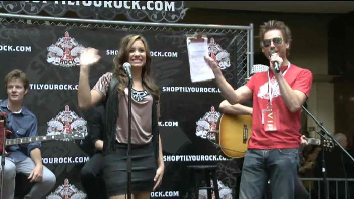 Demi Lovato  Live at Glendale Galleria  in LA for Cambio in HD 00309