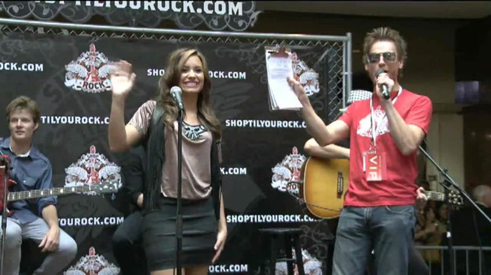 Demi Lovato  Live at Glendale Galleria  in LA for Cambio in HD 00314