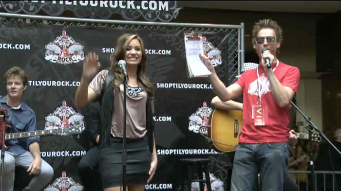 Demi Lovato  Live at Glendale Galleria  in LA for Cambio in HD 00317