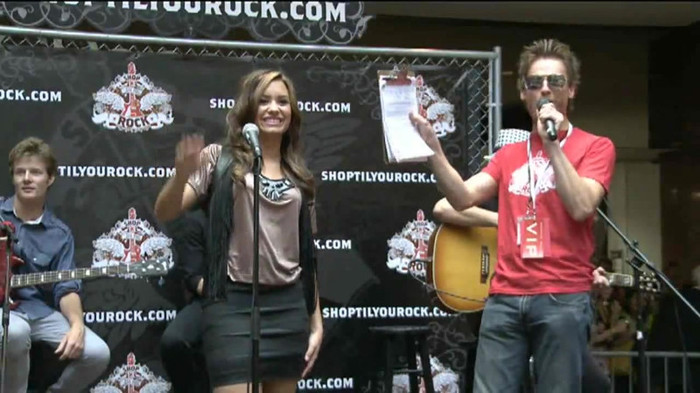 Demi Lovato  Live at Glendale Galleria  in LA for Cambio in HD 00318