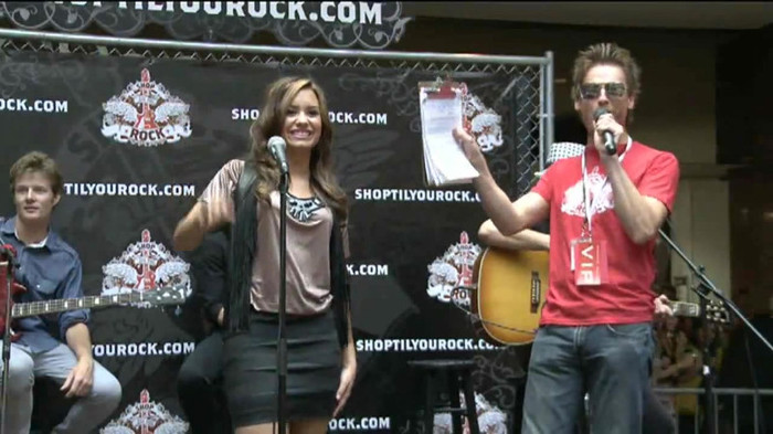 Demi Lovato  Live at Glendale Galleria  in LA for Cambio in HD 00319