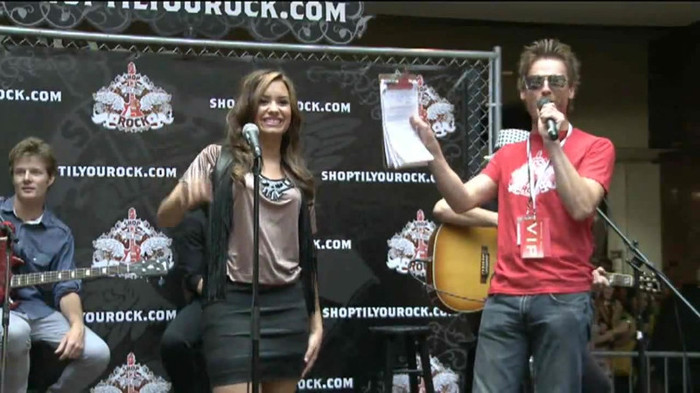 Demi Lovato  Live at Glendale Galleria  in LA for Cambio in HD 00320