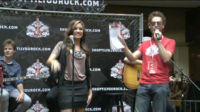 Demi Lovato  Live at Glendale Galleria  in LA for Cambio in HD 00321