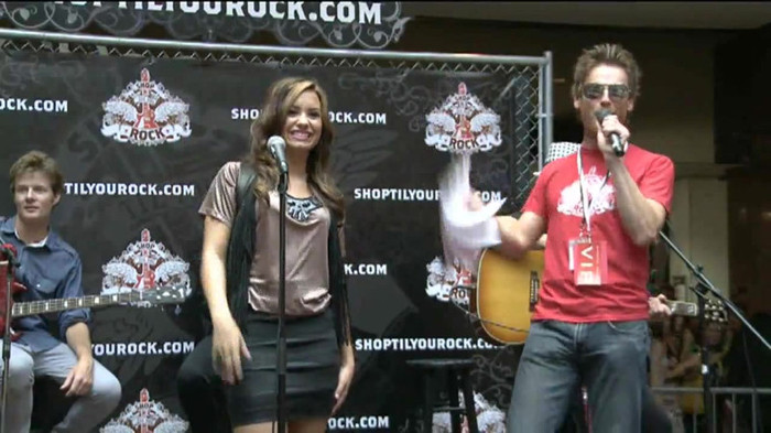Demi Lovato  Live at Glendale Galleria  in LA for Cambio in HD 00325