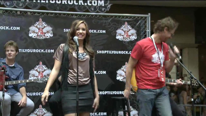 Demi Lovato  Live at Glendale Galleria  in LA for Cambio in HD 00338