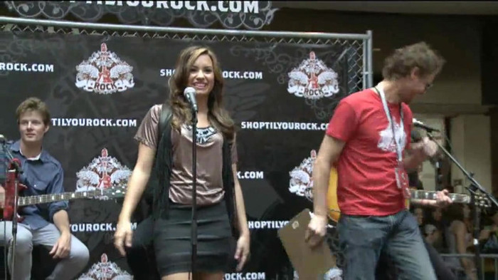 Demi Lovato  Live at Glendale Galleria  in LA for Cambio in HD 00342