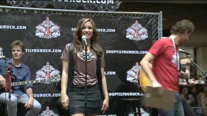 Demi Lovato  Live at Glendale Galleria  in LA for Cambio in HD 00348