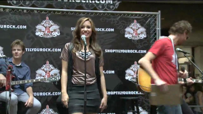 Demi Lovato  Live at Glendale Galleria  in LA for Cambio in HD 00350