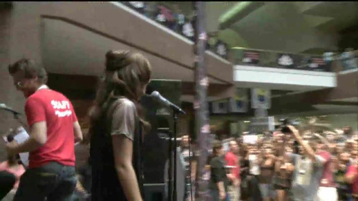 Demi Lovato  Live at Glendale Galleria  in LA for Cambio in HD 00372